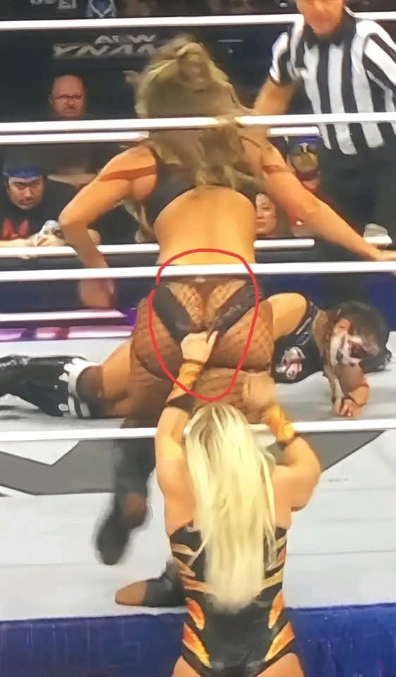 “Ooops! Total Chaos Breaks Out on WWE RAW After Hilarious In-Ring Blunder!”