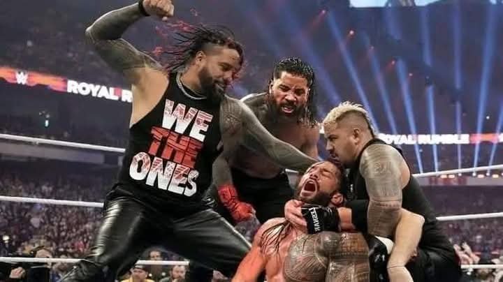 JIMMY USO RETURNS AND DESTROYS ROMAN REIGNS WITH JEY USO AND SOLO SIKOA IN SHOCKING SMACKDOWN MOMENT
