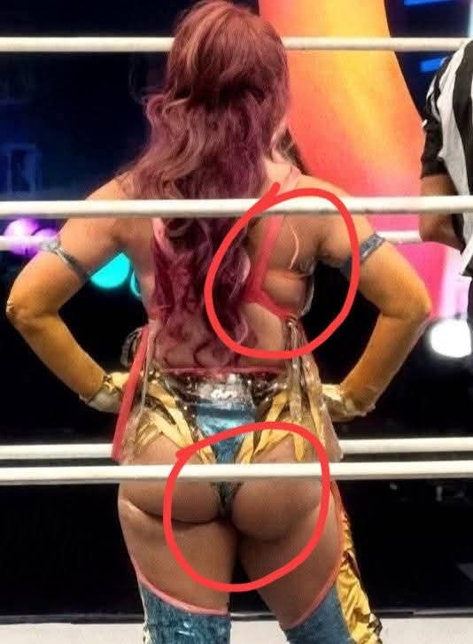 How Mina Shirakawa Pulls Off That Revealing Look