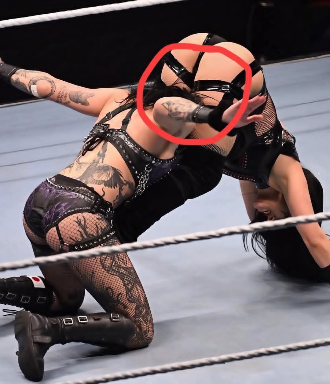 Stephanie Vaquer Stuns Fans with a Devil’s Kiss to Rhea Ripley in Shocking Live Event Moment
